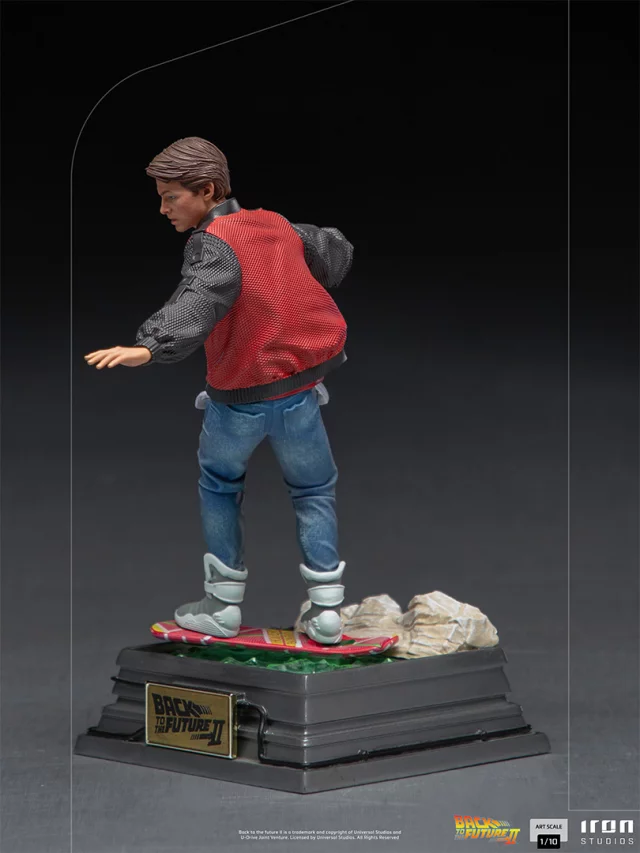 Soška Back to the Future II - Marty McFly on Hoverboard Art Scale 1/10 (Iron Studios)