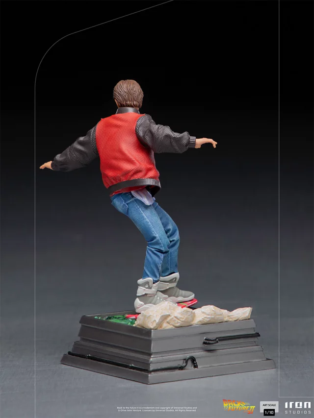 Soška Back to the Future II - Marty McFly on Hoverboard Art Scale 1/10 (Iron Studios)