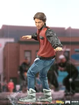 Soška Back to the Future II - Marty McFly on Hoverboard Art Scale 1/10 (Iron Studios)