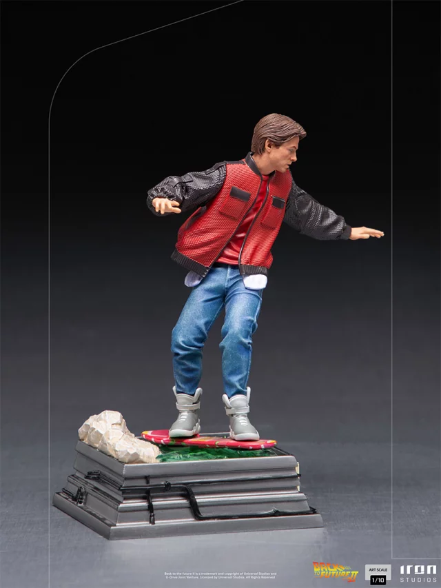 Soška Back to the Future II - Marty McFly on Hoverboard Art Scale 1/10 (Iron Studios)