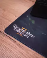 Kingdom Come: Deliverance II egérpad – Henry és Mutt az erdőben (89 × 40 cm) - Xzone Originals
