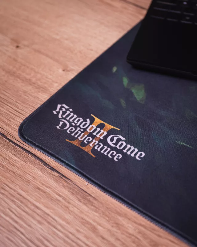 Kingdom Come: Deliverance II egérpad – Henry és Mutt az erdőben (89 × 40 cm) - Xzone Originals