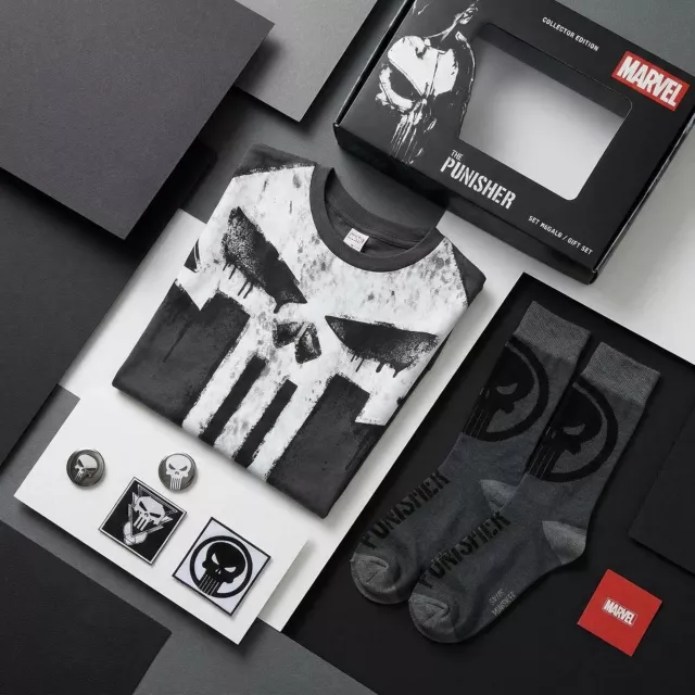 Marvel – Punisher ajándékcsomag (póló, kitűzők, felvarrók, zoknik) (XL-es méret) - Tapasz